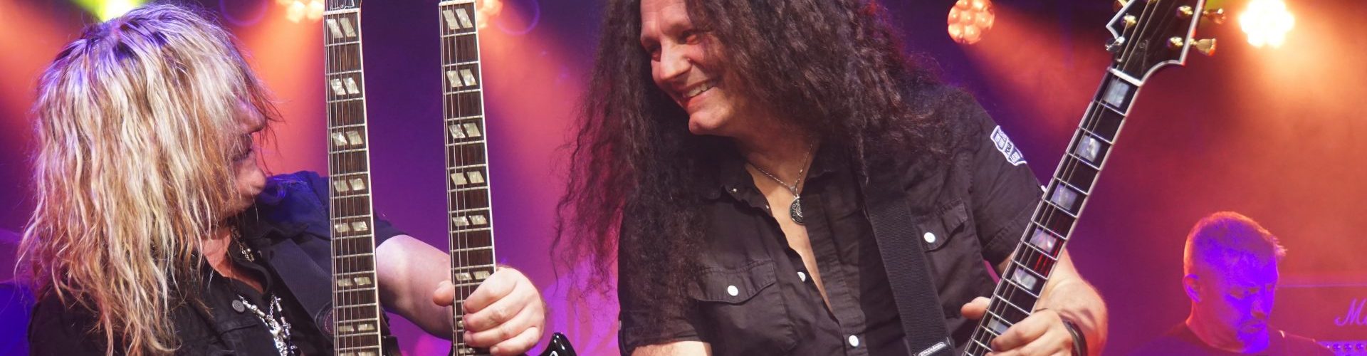 FOTOSTRECKE und Nachbericht: CoreLeoni und Modern Day Heroes im Colos-Saal