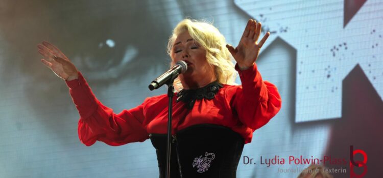 2 FOTOSTRECKEN vom DONAUINSELFEST 2025 / SAMSTAG mit Kim Wilde, Autumn Bride, Halestorm, No Angels, etc.