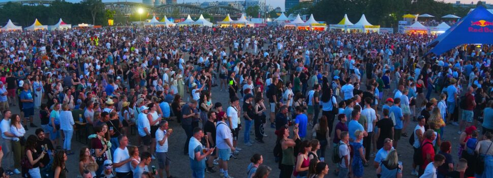 2 FOTOSTRECKEN vom DONAUINSELFEST 2025 / SONNTAG mit RAG’N‘ BONE MAN, BEAST IN BLACK, AUT OF ORDA, ROADWOLF, VOLTWECHSEL und LEMO
