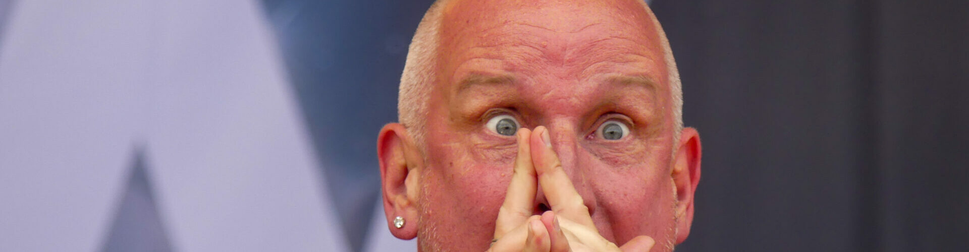 Die Welt brennt, das Schiff sinkt – aber Clawfinger drehen mit „Before we all die“ die Verstärker noch einmal voll auf