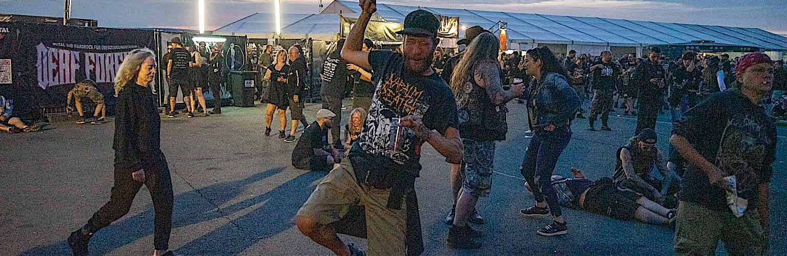 Freitag auf dem Partysan Open Air – Party, Kanonen und Geschichte