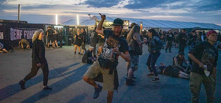 Freitag auf dem Partysan Open Air – Party, Kanonen und Geschichte