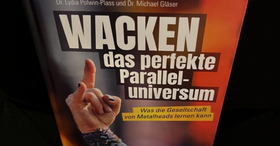 LESUNG im On the Rocks Zwickau – WACKEN – das perfekte Paralleluniversum: Was die Gesellschaft von Metalheads lernen kann.