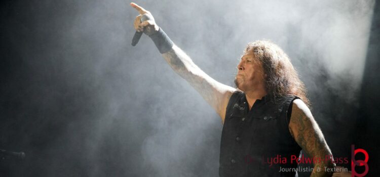 FOTOSTRECKE: Testament, Obituary, Nervosa und Destruction im Schlachthof Wiesbaden