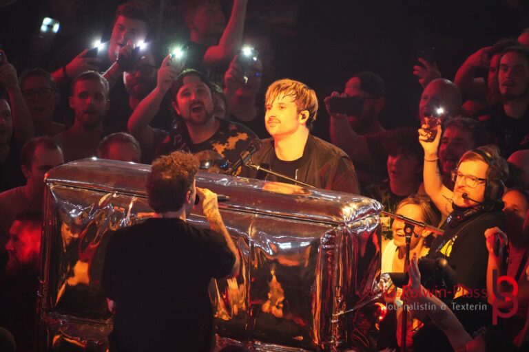 Electric Callboy Festhalle_2025_Polwin-Plass_337