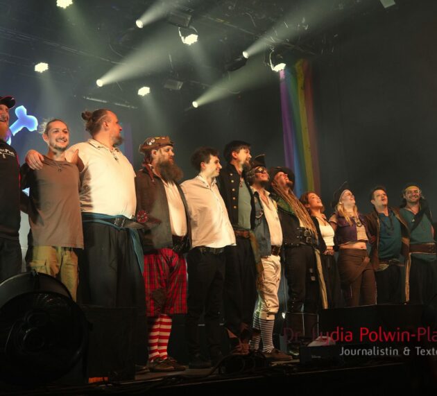 FOTOSTRECKE: Mr. Hurley & Die Pulveraffen mit Vroudenspil und MacPiet in der Batschkapp Frankfurt