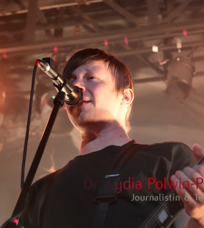 Nachbericht und FOTOSTRECKE – ANNISOKAY, OUR PROMISE und THE NARRATOR in der SimmCity Wien