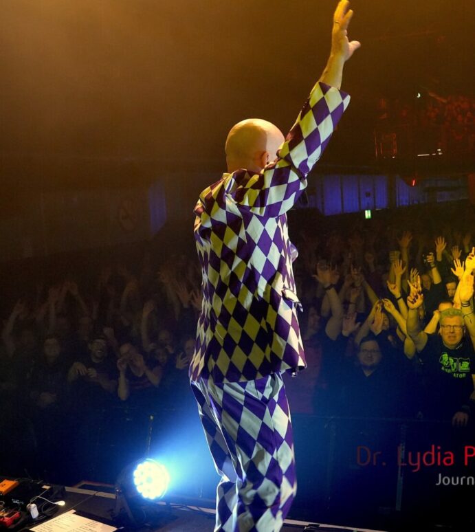 KNORKATOR mischten am Freitag unter dem Motto „Aller guten Dinge sind 30!“ die Batschkapp auf