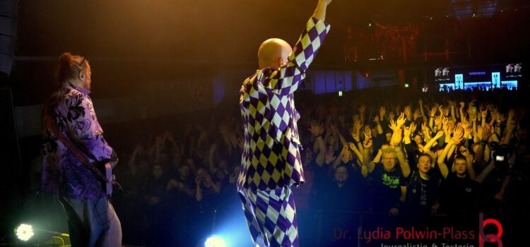 KNORKATOR mischten am Freitag unter dem Motto „Aller guten Dinge sind 30!“ die Batschkapp auf