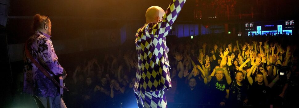 KNORKATOR mischten am Freitag unter dem Motto „Aller guten Dinge sind 30!“ die Batschkapp auf