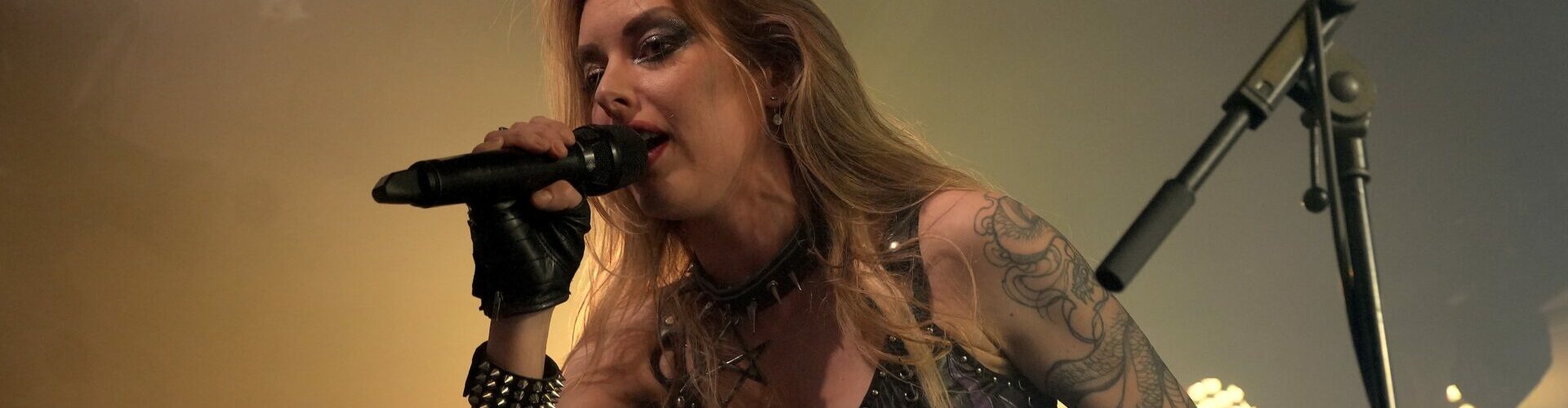 BURNING WITCHES und Hammer King rockten gestern den Colos-Saal – FOTOSTRECKE und Nachbericht