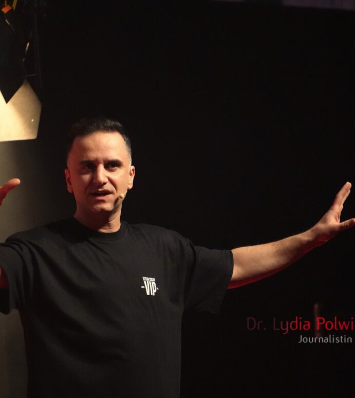 Özcan Cosar mit seinem Programm VIP in der Süwag Arena Frankfurt – FOTOSTRECKE und Nachbericht