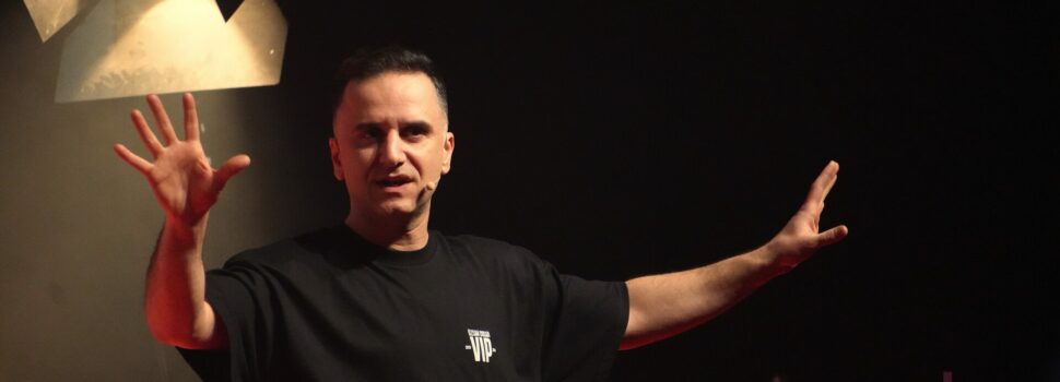 Özcan Cosar mit seinem Programm VIP in der Süwag Arena Frankfurt – FOTOSTRECKE und Nachbericht