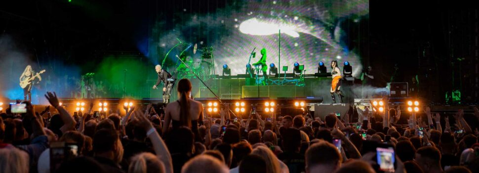 Wenn goldene Feen vom Eiffelturm flattern – dann ist man am Till Fest