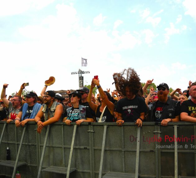 Wacken 2026 – Donnerstag – das Festival findet seinen Rhythmus – MIT FOTOSTRECKE