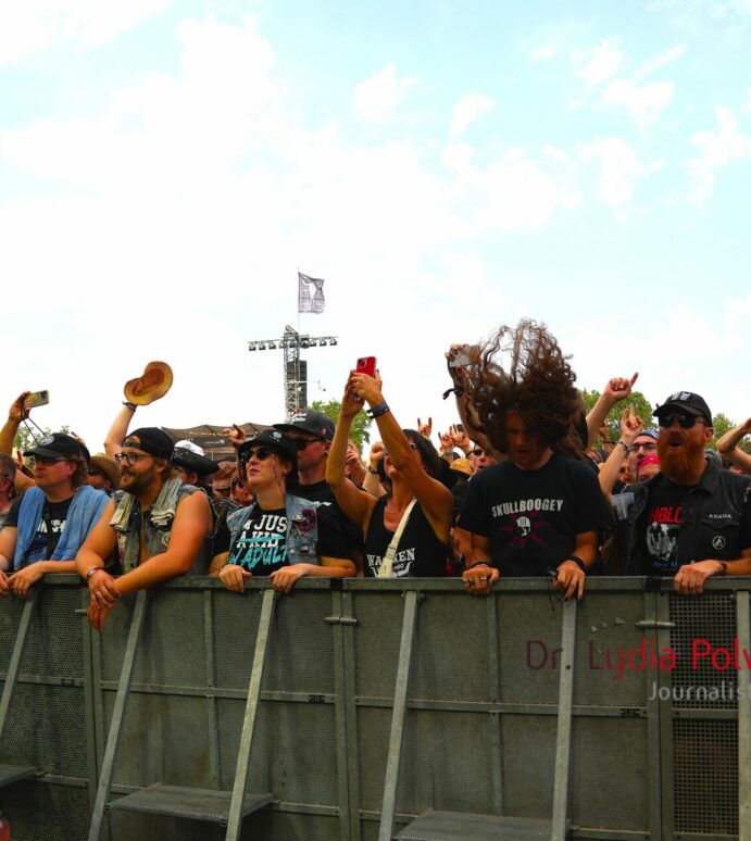 Wacken 2026 – Donnerstag – das Festival findet seinen Rhythmus – MIT FOTOSTRECKE