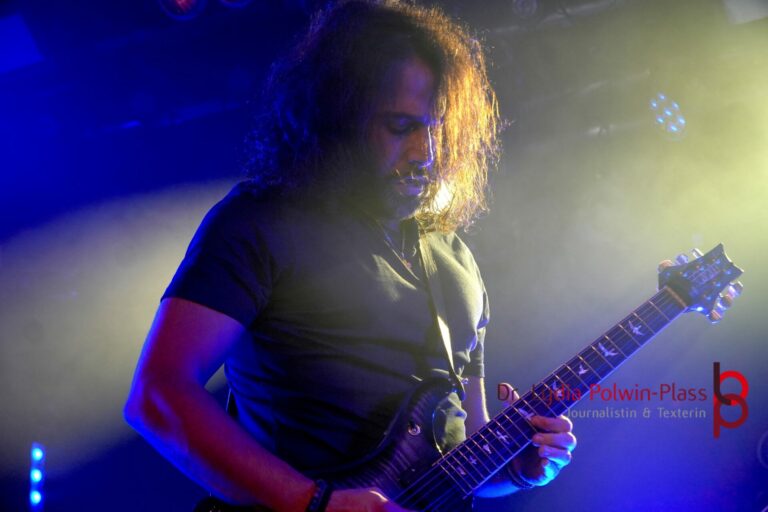Ronnie Romero_Gus G Colos-Saal 2026_Polwin-Plass_216