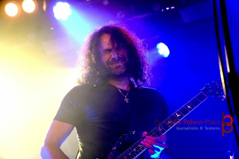 Ronnie Romero_Gus G Colos-Saal 2026_Polwin-Plass_217