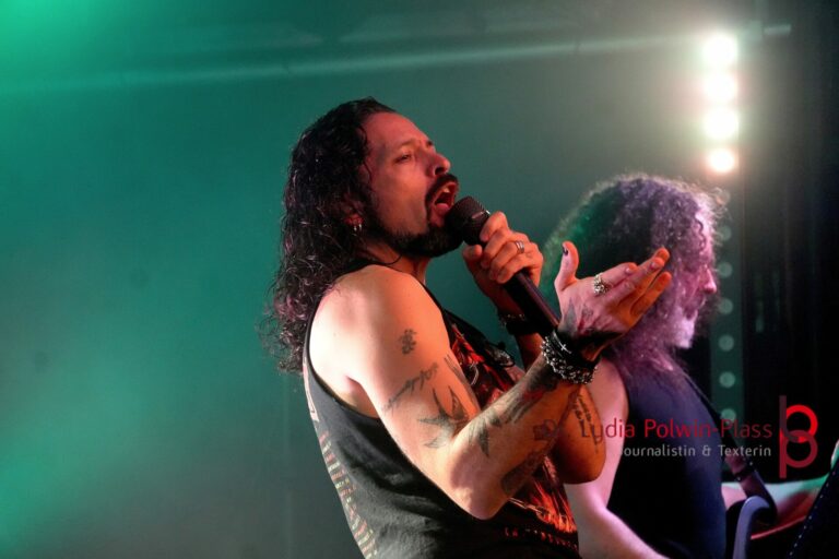 Ronnie Romero_Gus G Colos-Saal 2026_Polwin-Plass_365