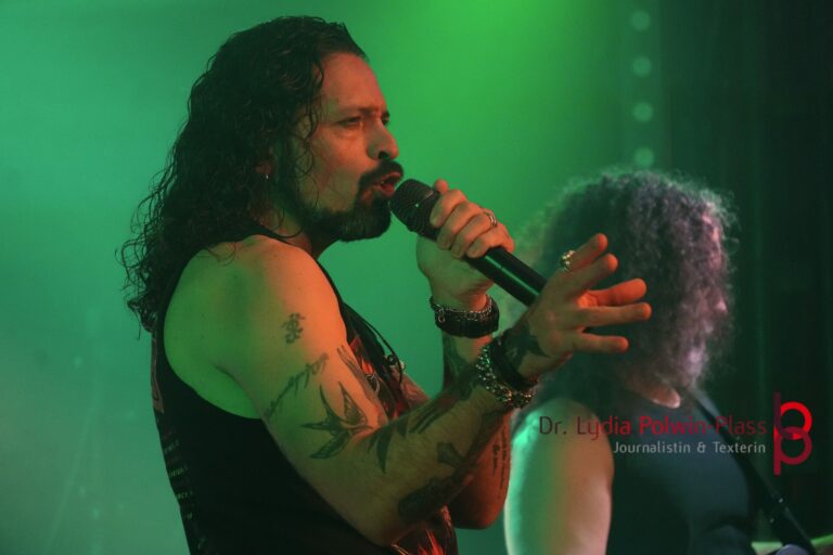 Ronnie Romero_Gus G Colos-Saal 2026_Polwin-Plass_367